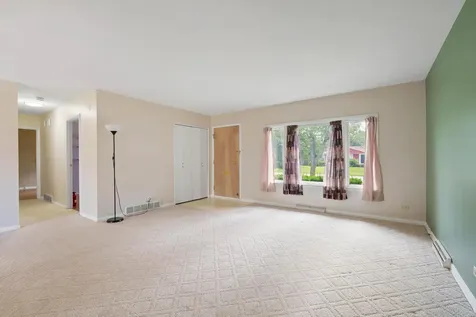 818 Leahy Circle Des Plaines IL 60016