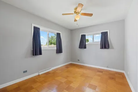 818 Leahy Circle Des Plaines IL 60016