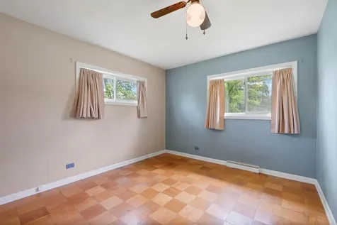 818 Leahy Circle Des Plaines IL 60016