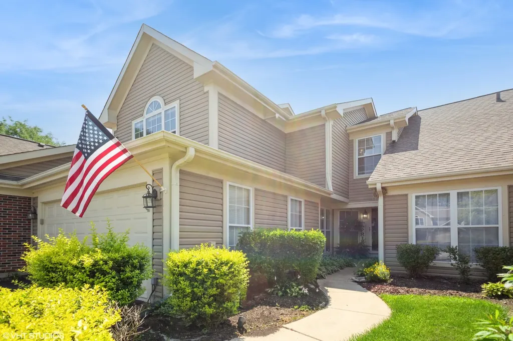 707 Clover Hill Court Elk Grove Village IL 60007