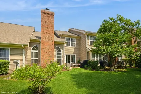 707 Clover Hill Court Elk Grove Village IL 60007