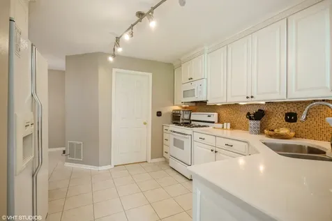 707 Clover Hill Court Elk Grove Village IL 60007
