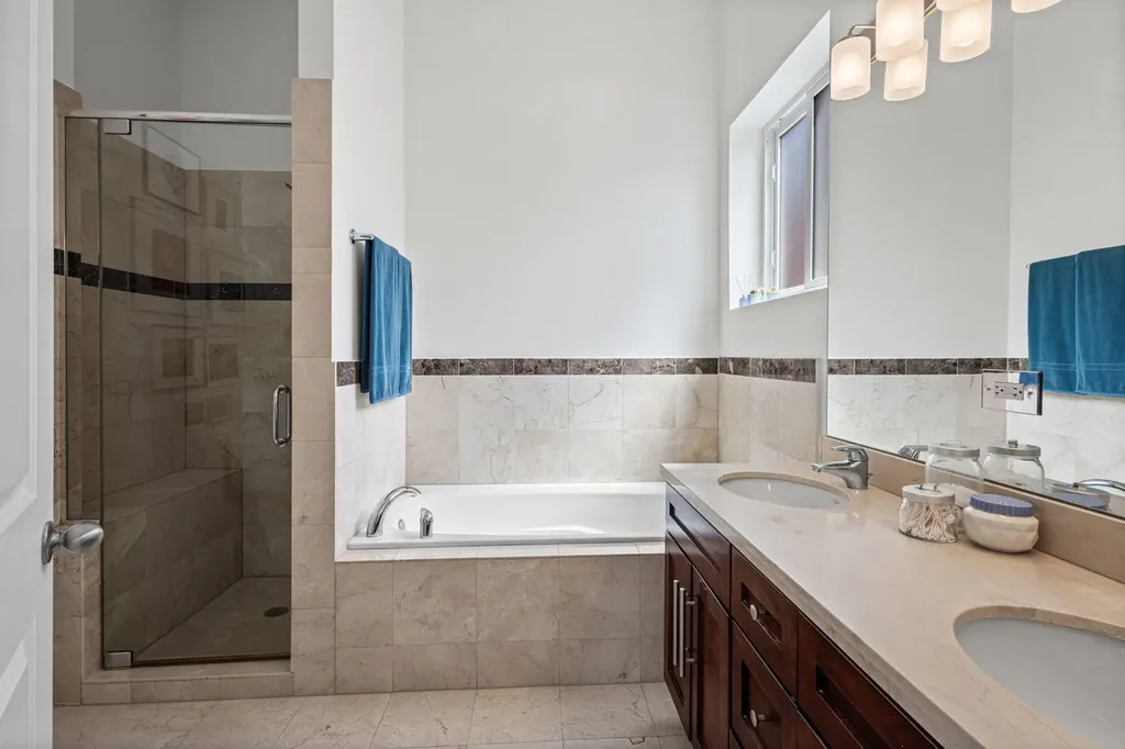 2623 West Evergreen Avenue Chicago IL 60622