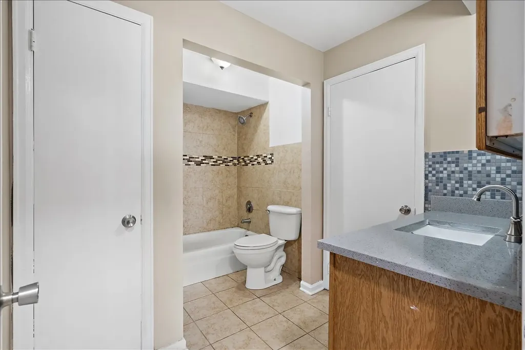 5300 Carriageway Drive Rolling Meadows IL 60008