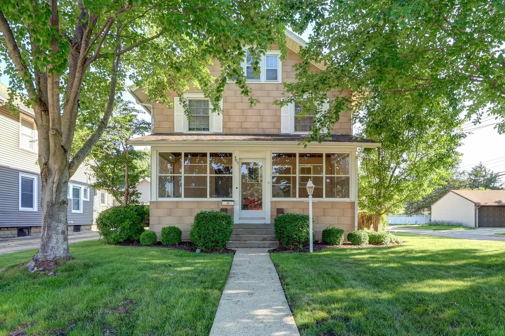 302 West 13th Street Sterling IL 61081