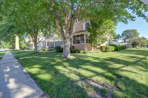 302 West 13th Street Sterling IL 61081
