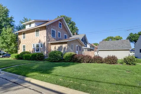 302 West 13th Street Sterling IL 61081
