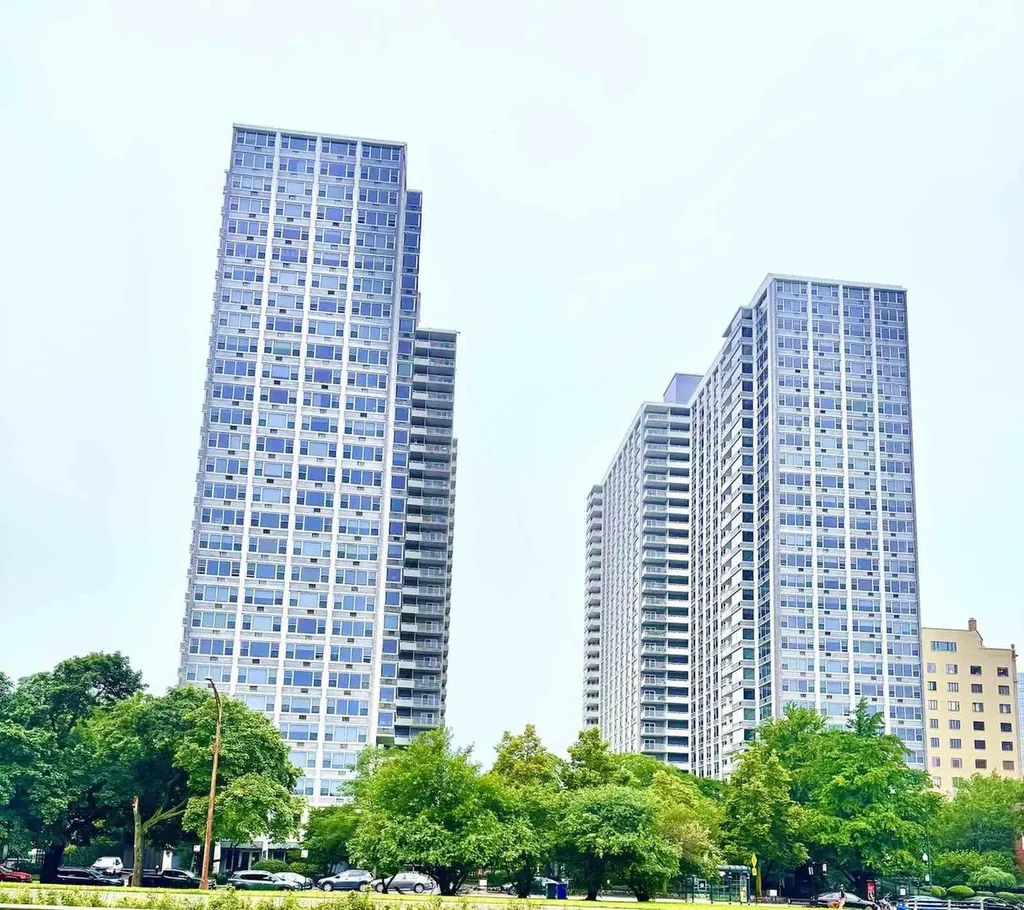 4250 North Marine Drive Chicago IL 60613