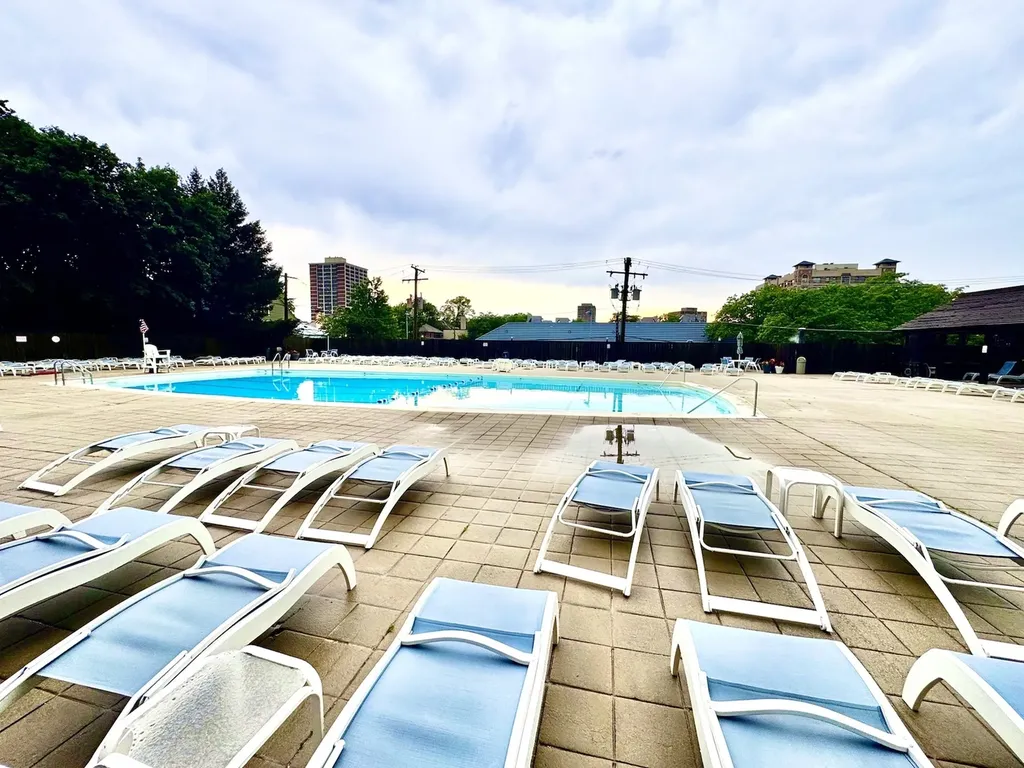 4250 North Marine Drive Chicago IL 60613