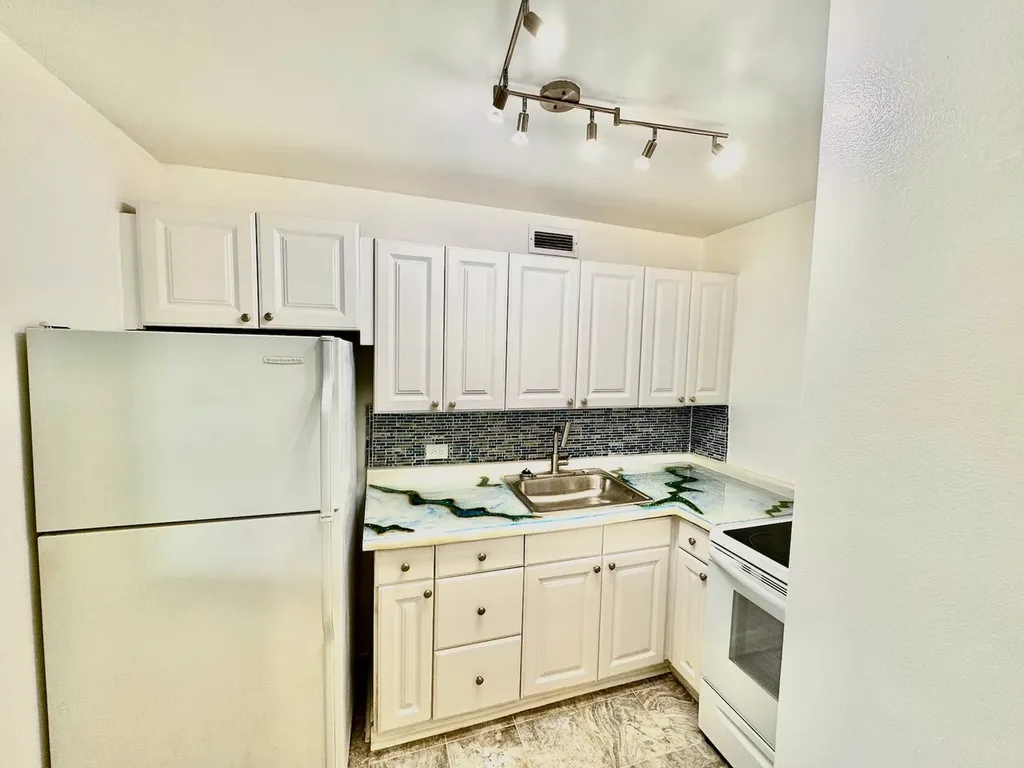 4250 North Marine Drive Chicago IL 60613