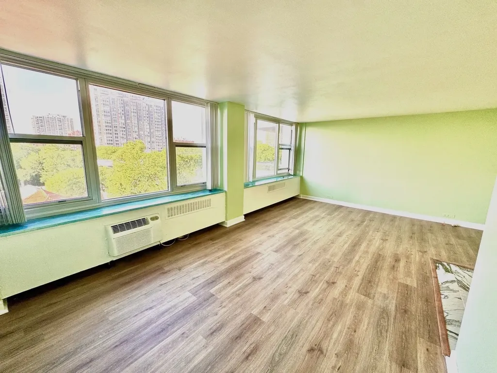 4250 North Marine Drive Chicago IL 60613