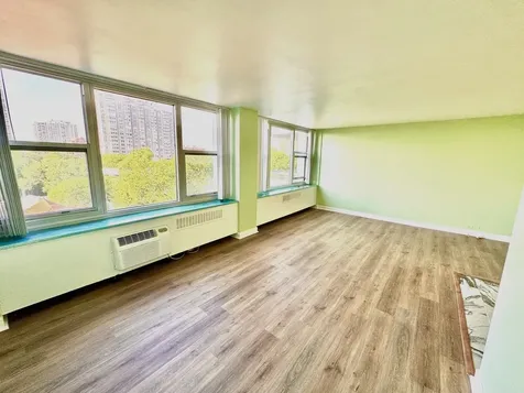 4250 North Marine Drive Chicago IL 60613