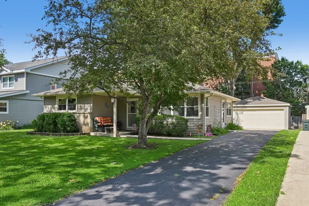 3002 Owl Drive Rolling Meadows IL 60008