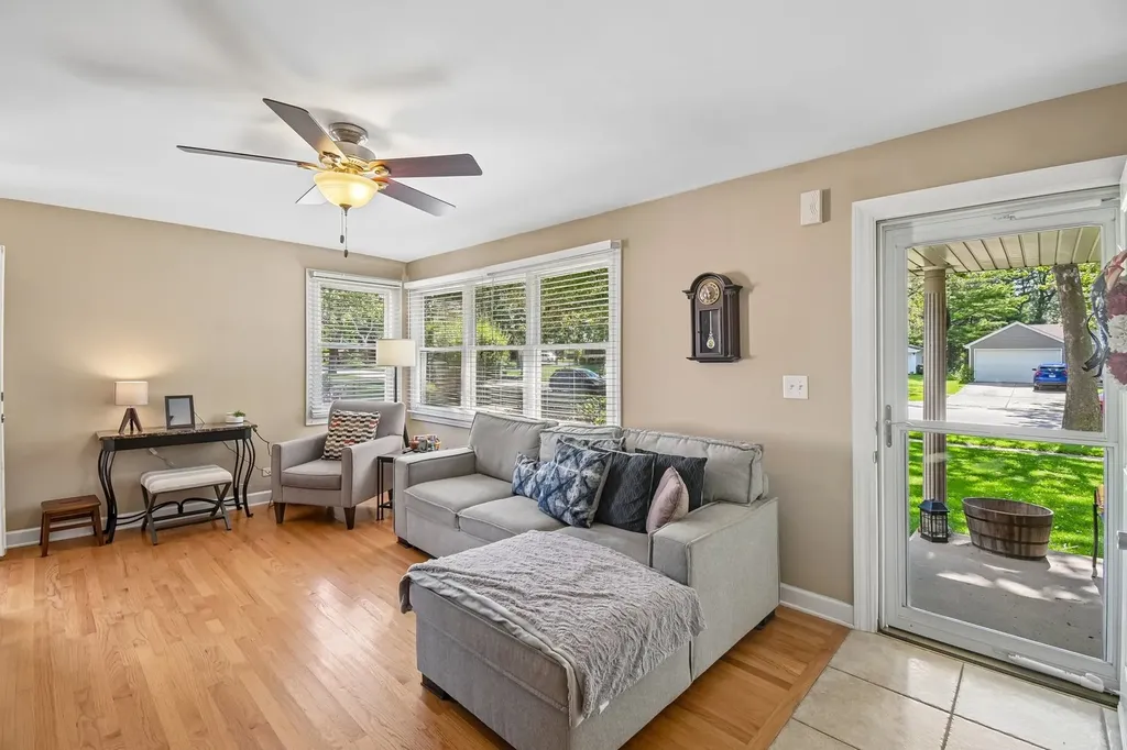 3002 Owl Drive Rolling Meadows IL 60008