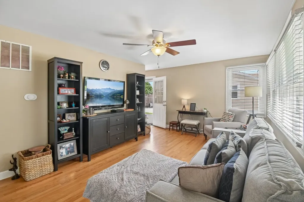 3002 Owl Drive Rolling Meadows IL 60008