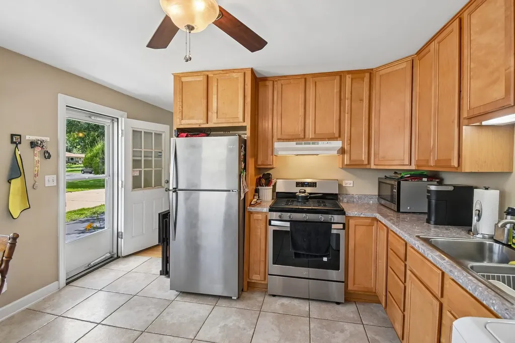 3002 Owl Drive Rolling Meadows IL 60008