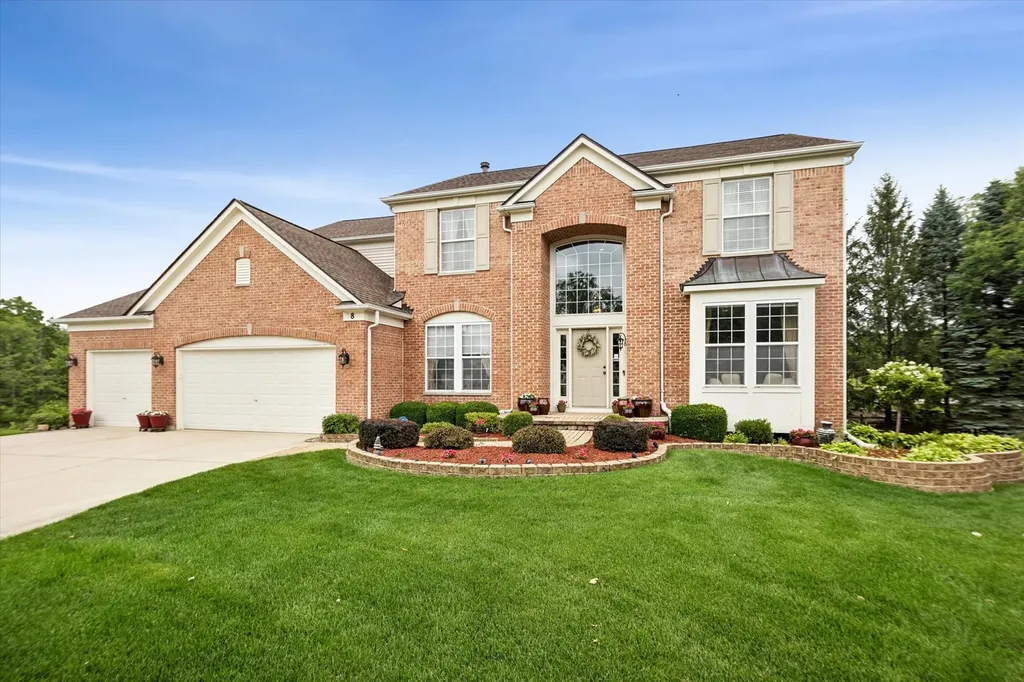 8 Orchid Court Streamwood IL 60107
