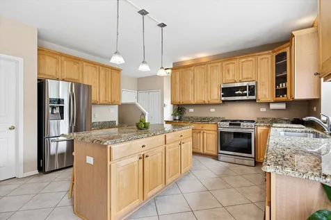 8 Orchid Court Streamwood IL 60107