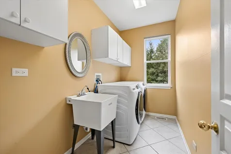 8 Orchid Court Streamwood IL 60107
