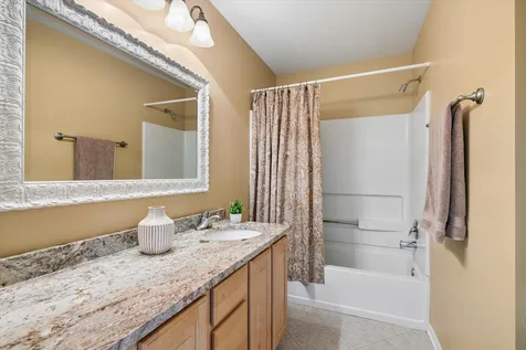8 Orchid Court Streamwood IL 60107