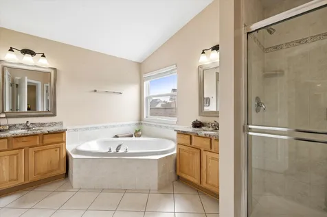8 Orchid Court Streamwood IL 60107