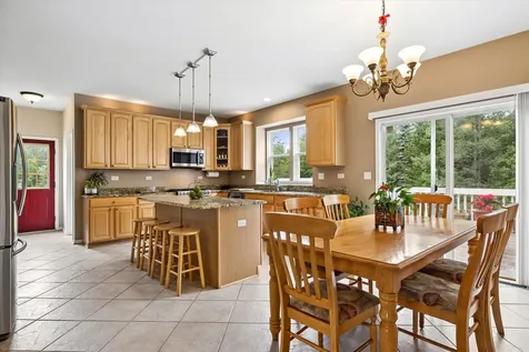 8 Orchid Court Streamwood IL 60107