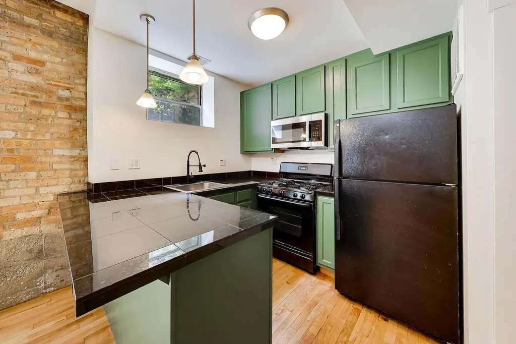 1229 West Greenleaf Avenue Chicago IL 60626