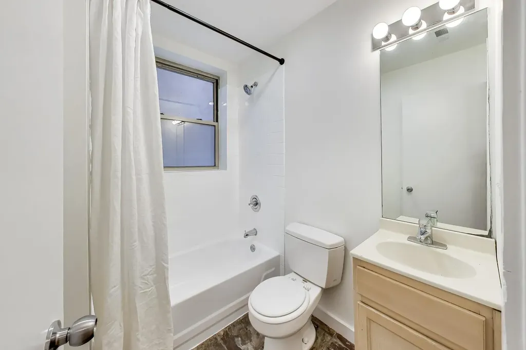 1229 West Greenleaf Avenue Chicago IL 60626