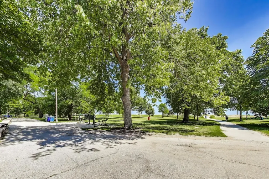 1229 West Greenleaf Avenue Chicago IL 60626