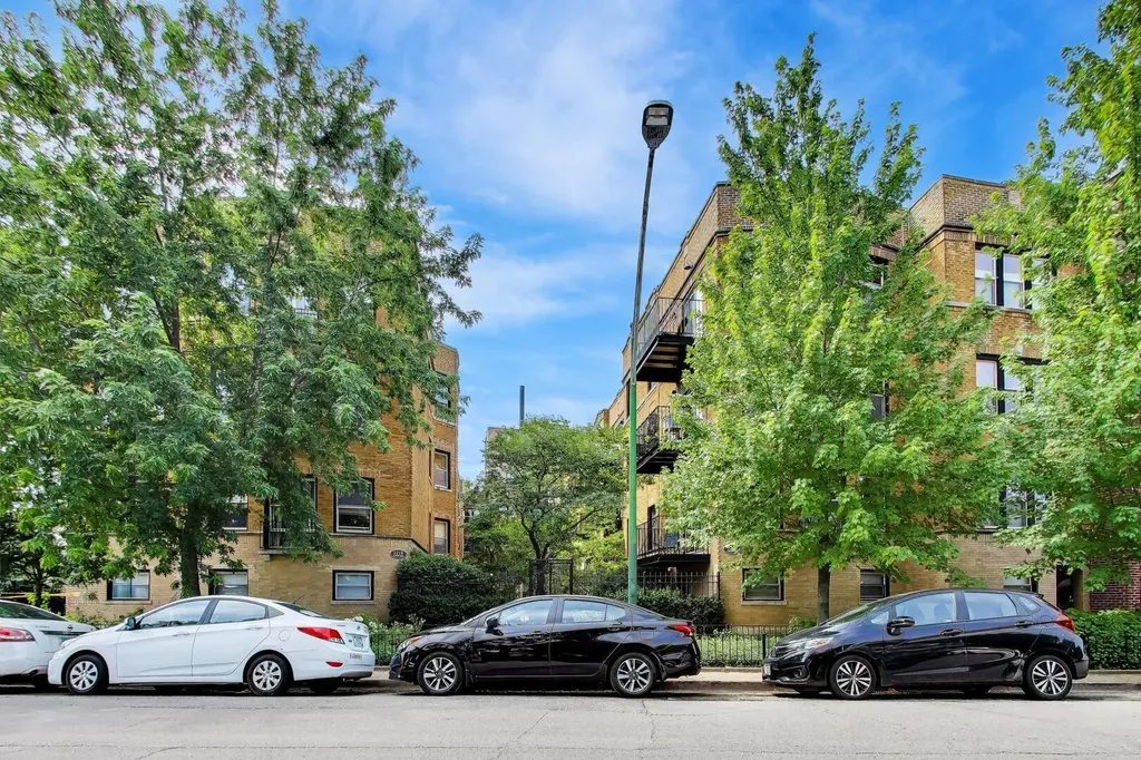 1229 West Greenleaf Avenue Chicago IL 60626