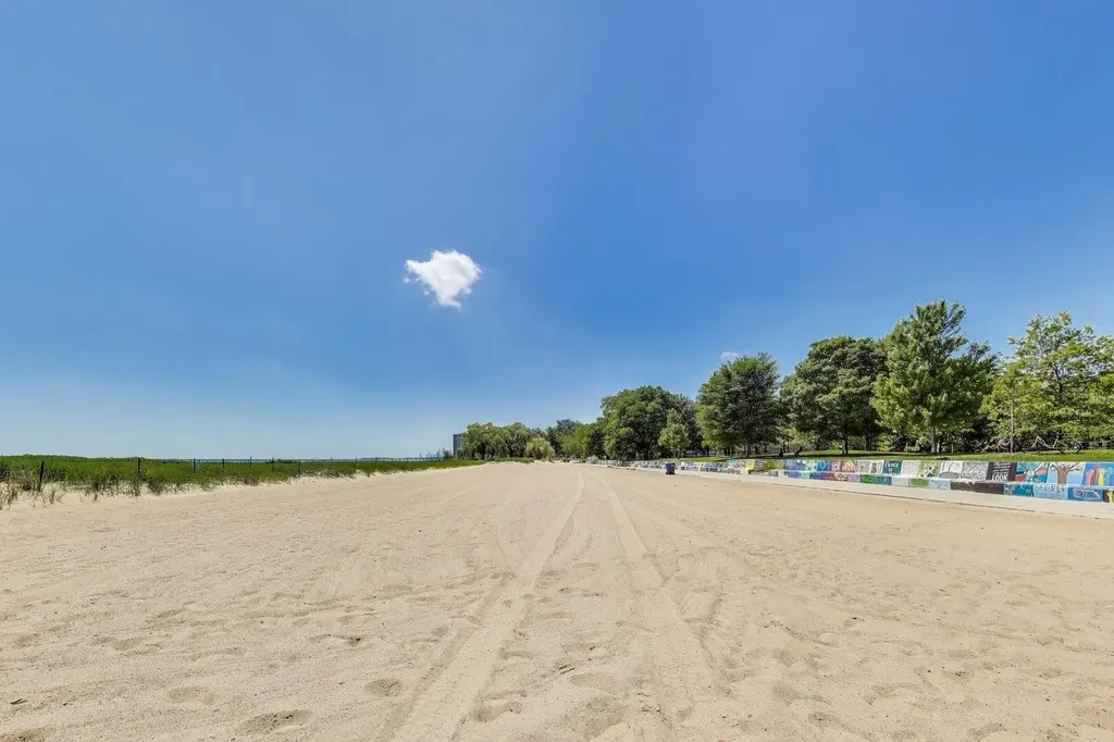 1229 West Greenleaf Avenue Chicago IL 60626