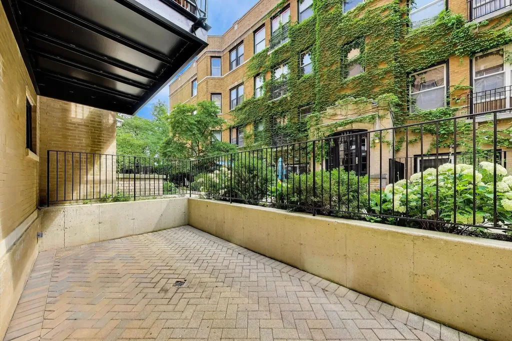 1229 West Greenleaf Avenue Chicago IL 60626