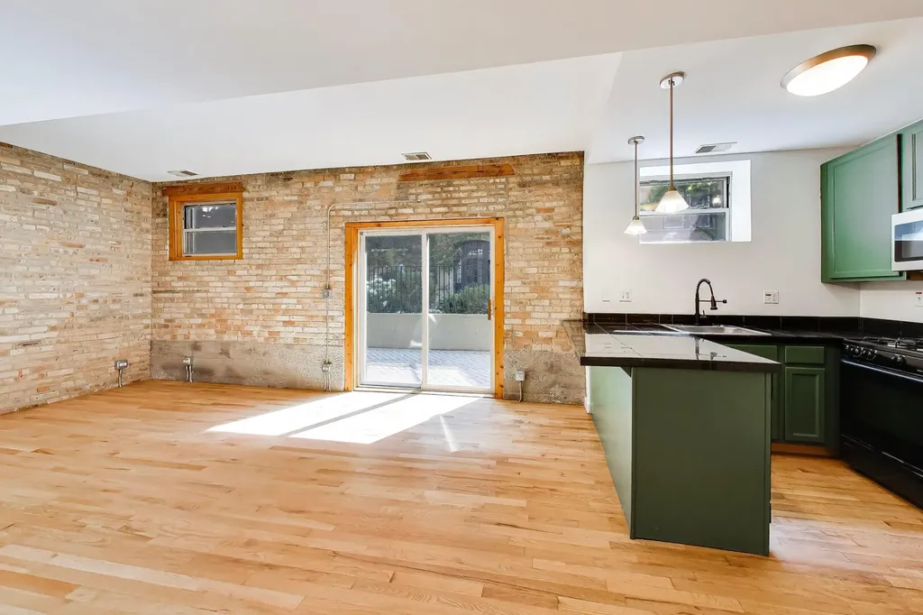 1229 West Greenleaf Avenue Chicago IL 60626