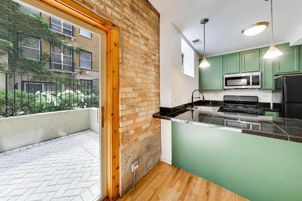 1229 West Greenleaf Avenue Chicago IL 60626