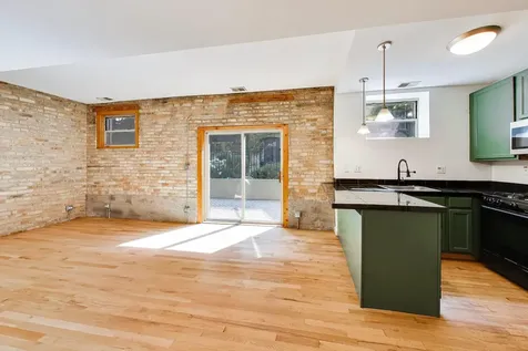 1229 West Greenleaf Avenue Chicago IL 60626