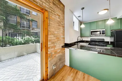 1229 West Greenleaf Avenue Chicago IL 60626