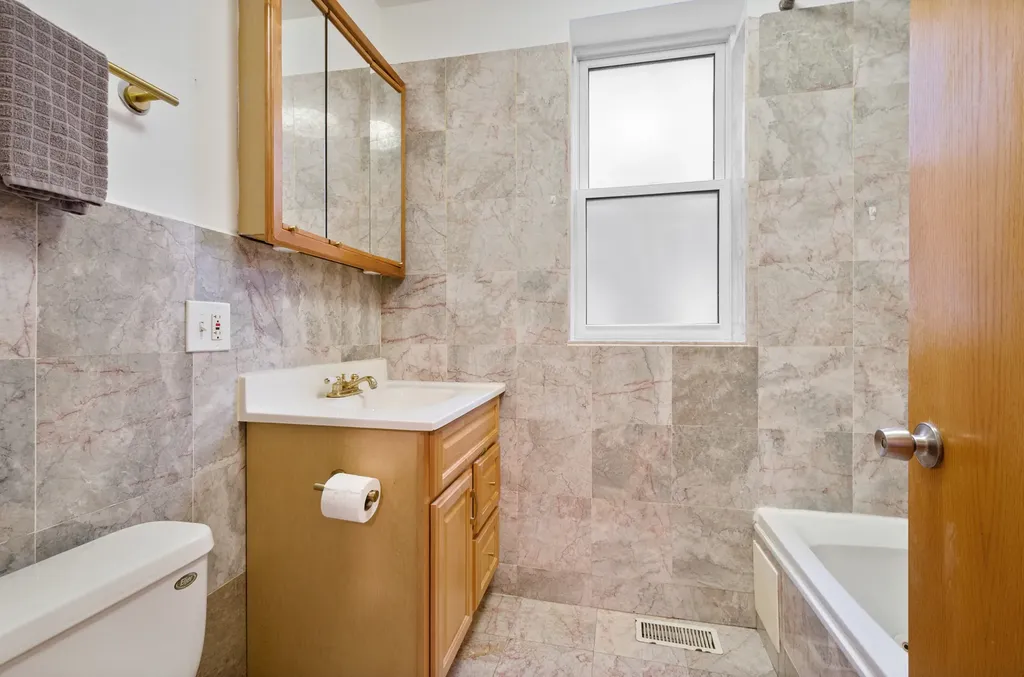 4910 North Spaulding Avenue Chicago IL 60625