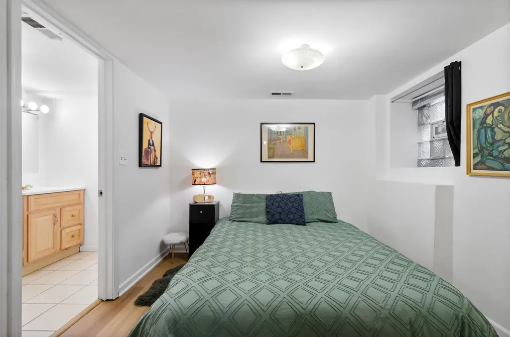 4910 North Spaulding Avenue Chicago IL 60625