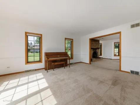 23 Squire Road Hawthorn Woods IL 60047