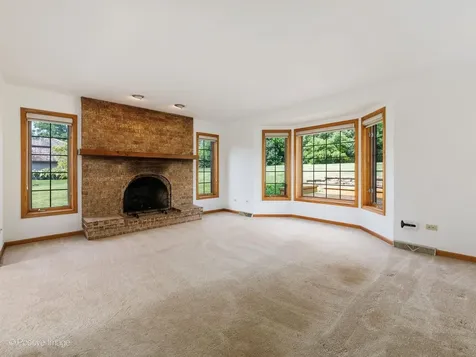 23 Squire Road Hawthorn Woods IL 60047