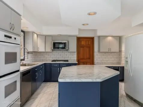 23 Squire Road Hawthorn Woods IL 60047