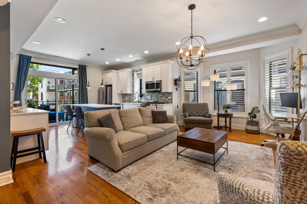 210 West Eugenie Street Chicago IL 60614