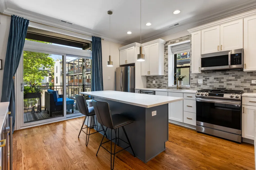 210 West Eugenie Street Chicago IL 60614
