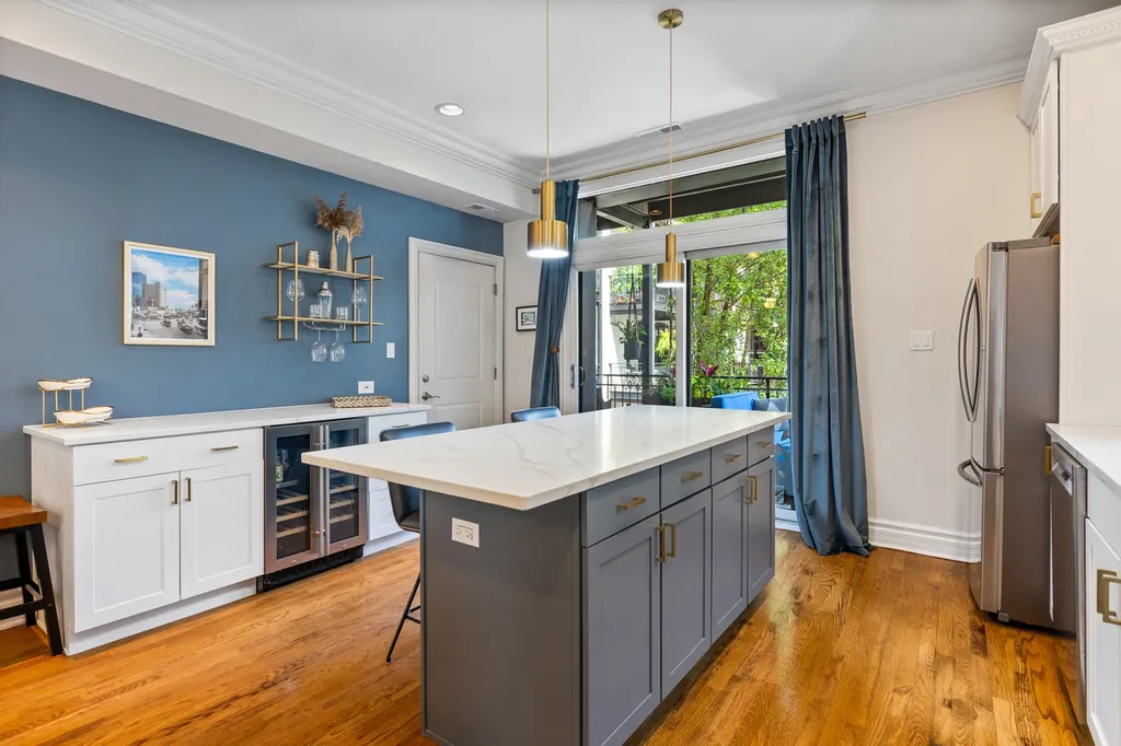 210 West Eugenie Street Chicago IL 60614