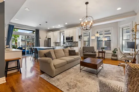 210 West Eugenie Street Chicago IL 60614