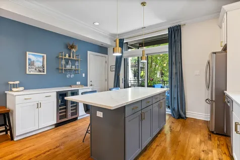 210 West Eugenie Street Chicago IL 60614