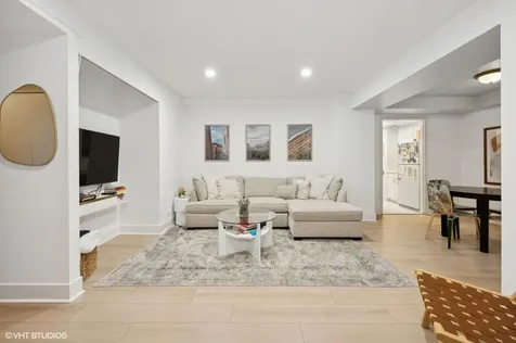 40 East Delaware Place Chicago IL 60611