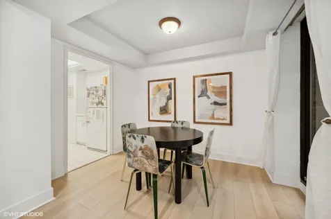 40 East Delaware Place Chicago IL 60611
