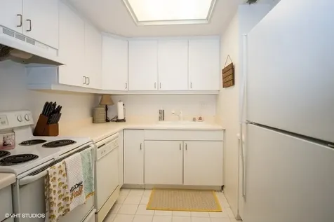 40 East Delaware Place Chicago IL 60611