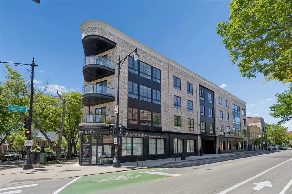 3808 North Lincoln Avenue Chicago IL 60613